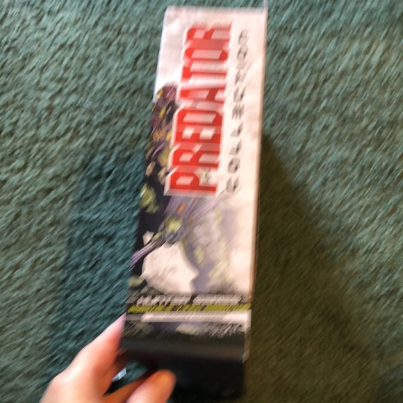 PREDATOR HUNTER SERIES 7 inch fully poseable figure WALMART EXCLUSIVE.New! - Picture 3 of 6